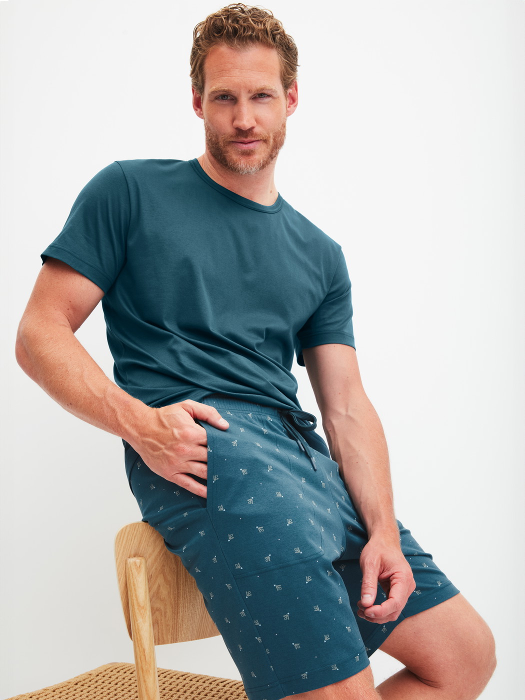 Men model is wearing Short-sleeved shirt made of Pima® Cotton in Turquoise, Unicoloured from the RMX Sleep Free series by CALIDA, Additional Image