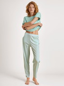 Le mannequin Femme porte le/la T-Shirt à manches courtes en 100% coton de couleur Turquoise, Unicolore, de la série Favourites Balance de CALIDA