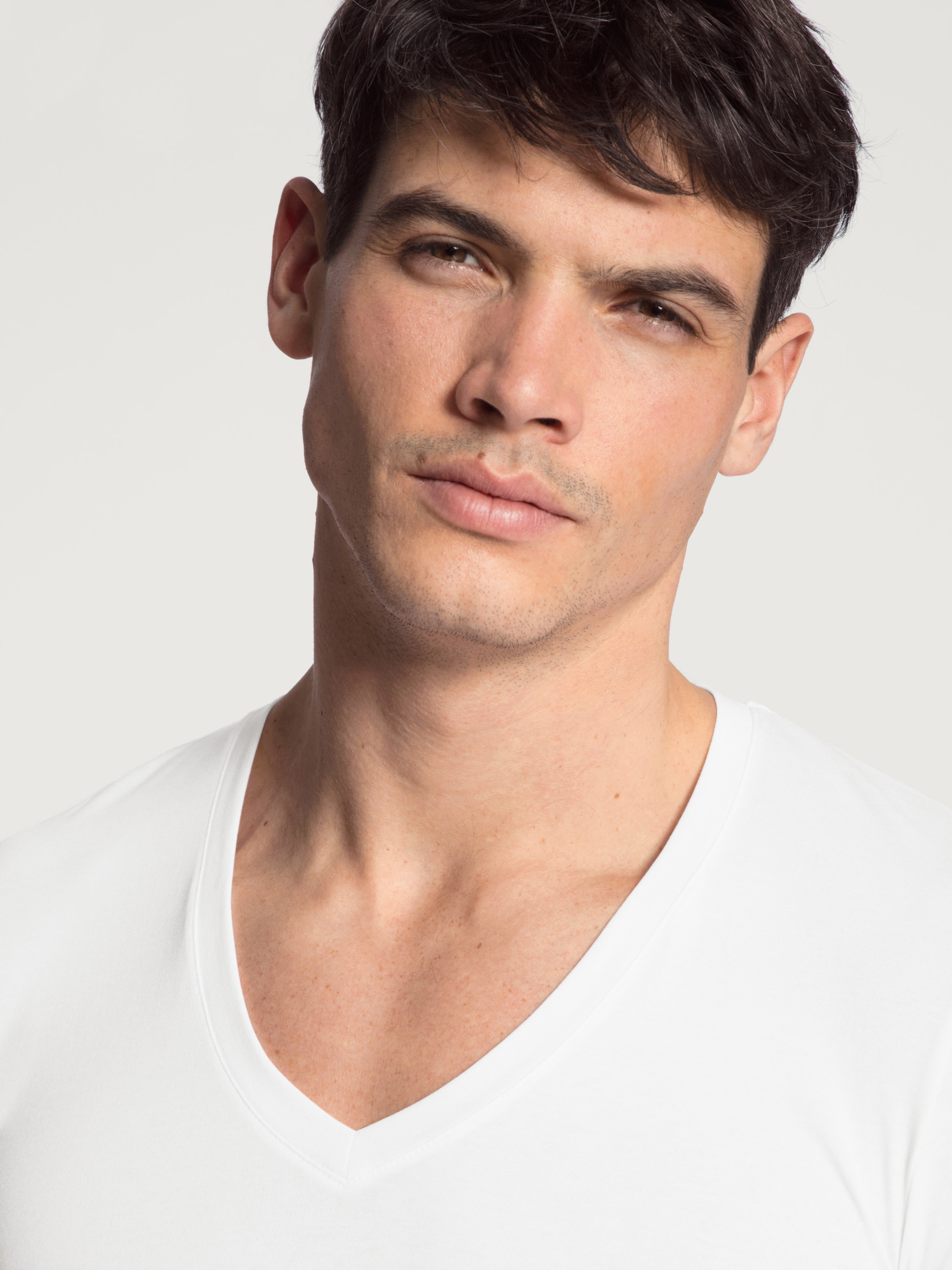 Uomo - V-shirt in Cotone di colore Bianco, Tinta unita, della serie Evolution di CALIDA, Dettaglio