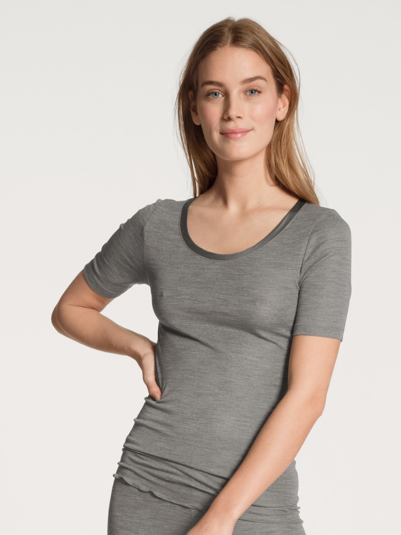 CALIDA True Confidence Kurzarm-Shirt aus Wolle-Seidefür Damen, S, Grau, Ein Tagtraum aus wärmender Wolle und wertvoller Seide