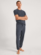Herren-Model trägt Kurzarm-Shirt aus Lyocell in Grau, Einfarbig aus Serie DSW Warming von CALIDA