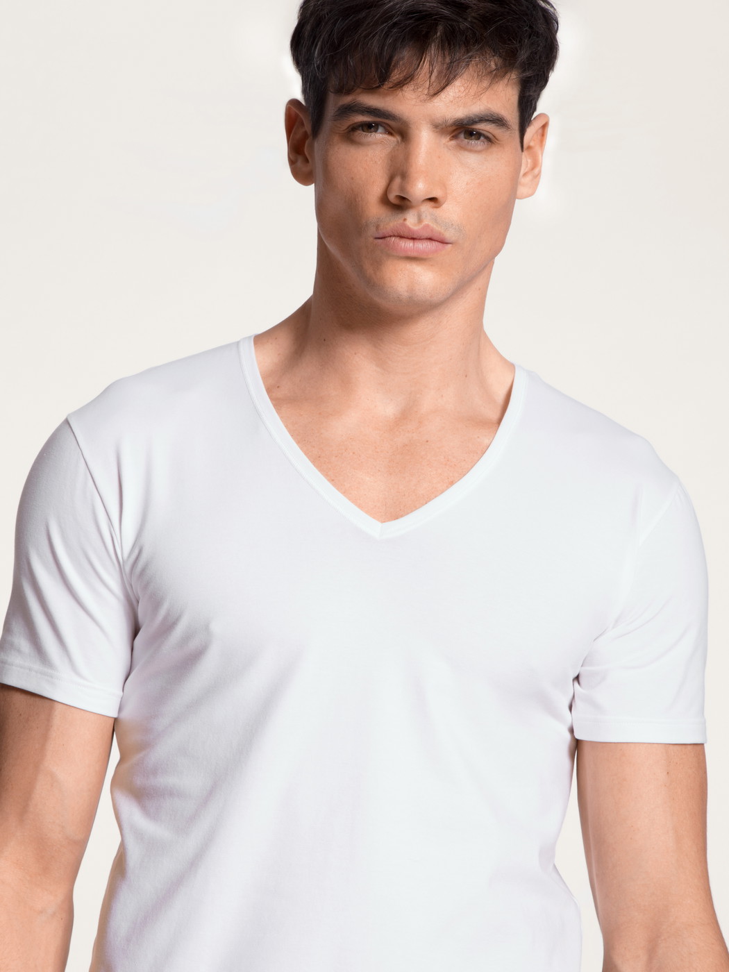 Uomo - V-Shirt in Cotone di colore Bianco, Tinta unita, della serie Cotton Code di CALIDA, Dettaglio