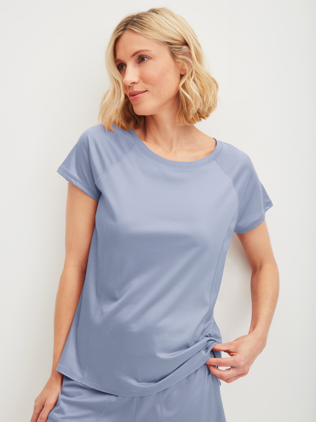 Women model is wearing Shirt short sleeve made of Lyocell in Blue, Unicoloured from the DSW Cooling series by CALIDA, Front view