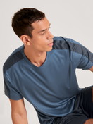 Le mannequin Homme porte le/la T-Shirt à manches courtes en Lyocell de couleur Bleu, Unicolore, de la série DSW Cooling de CALIDA, Image supplémentaire