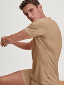Le mannequin Homme porte le/la Sous-vêtement business avec pads absorbants en TENCEL™ de couleur Beige, Unicolore, de la série Natural Cooling de CALIDA, Vue de face