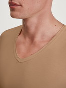 Le mannequin Homme porte le/la Sous-vêtement business avec pads absorbants en TENCEL™ de couleur Beige, Unicolore, de la série Natural Cooling de CALIDA, Détail