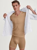 Le mannequin Homme porte le/la Sous-vêtement business avec pads absorbants en TENCEL™ de couleur Beige, Unicolore, de la série Natural Cooling de CALIDA, Image supplémentaire