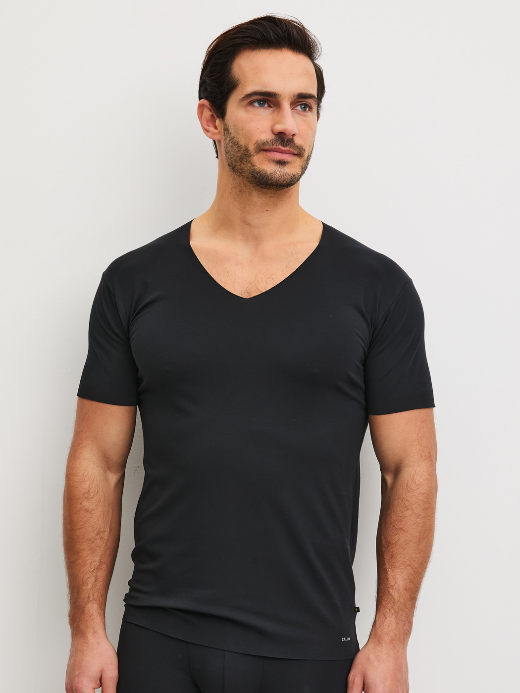 Men model is wearing V-shirt made of Modal in Black, Unicoloured from the Clean Line series by CALIDA, Front view