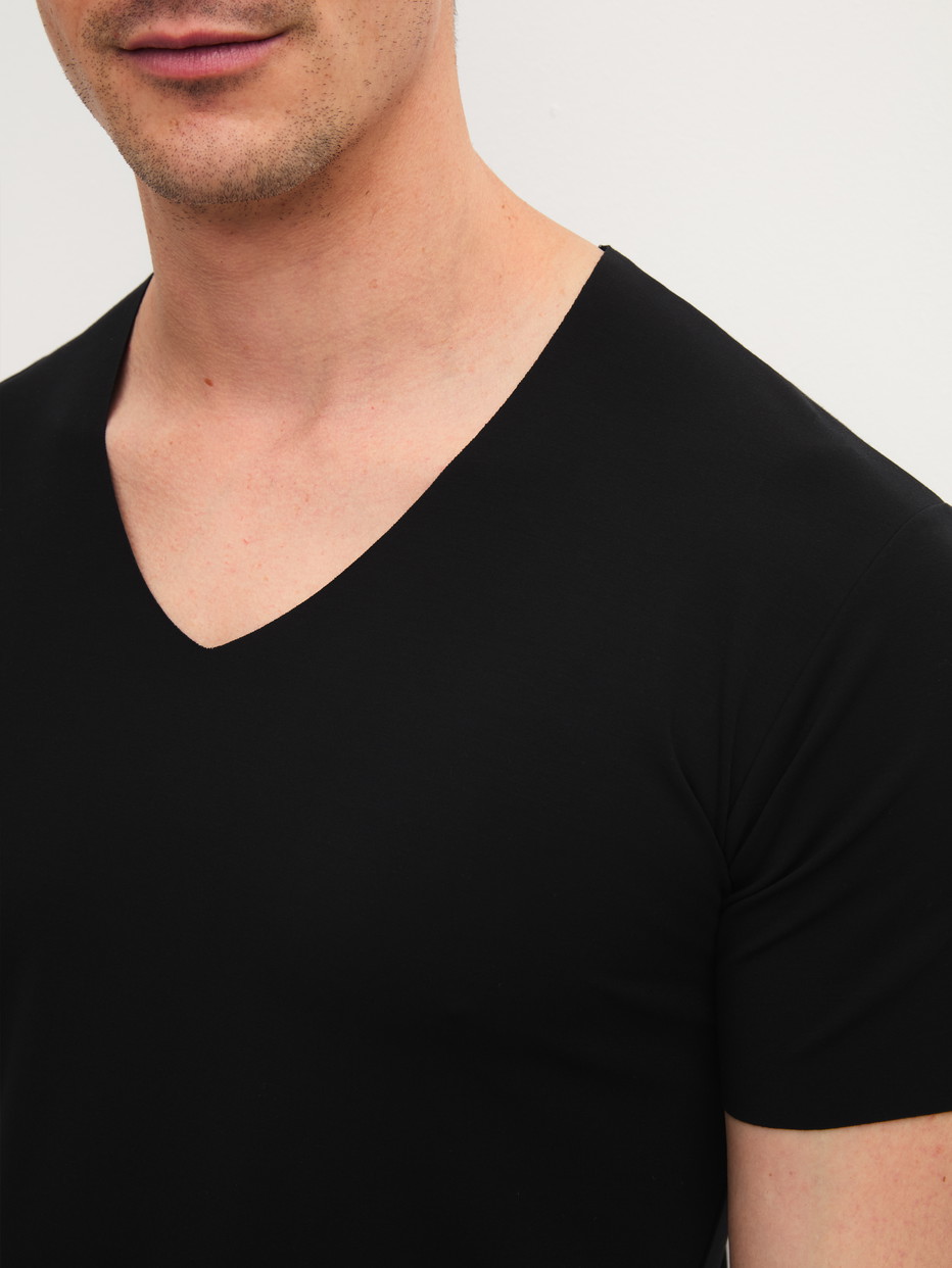 Men model is wearing V-shirt made of Modal in Black, Unicoloured from the Clean Line series by CALIDA, Detail