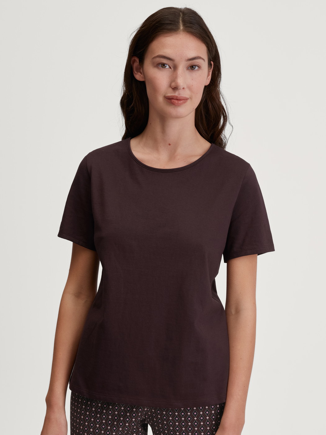 Women model is wearing Shirt short sleeve made of 100% Cotton in Red, Unicoloured from the Favourites Botanic series by CALIDA, Front view