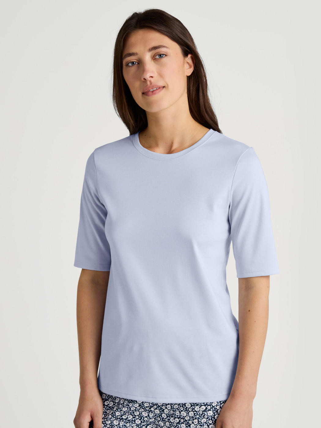 Women model is wearing Short-sleeved shirt made of 100% Cotton in Blue, Unicoloured from the Favourites Sleep series by CALIDA, Front view