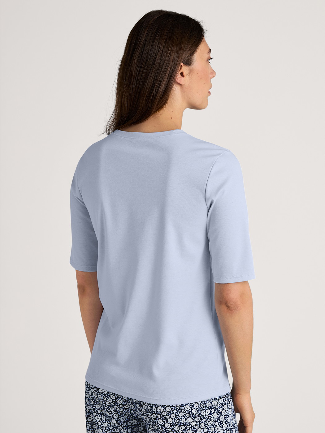 Women model is wearing Short-sleeved shirt made of 100% Cotton in Blue, Unicoloured from the Favourites Sleep series by CALIDA, Back view
