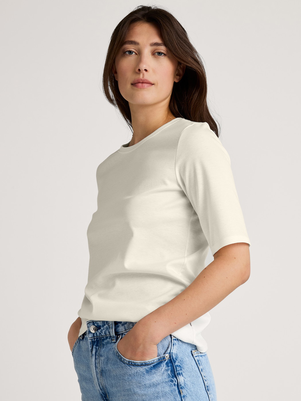 Women model is wearing Short-sleeved shirt made of 100% Cotton in White, Unicoloured from the Favourites Sleep series by CALIDA, Additional Image