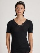 Women model is wearing Shirt short sleeve made of Wool in Black, Lace from the Silky Wool Joy series by CALIDA, Front view