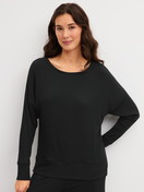 La modella / Il modello Donna indossa Shirt a manica lunga in Modal di colore Nero, Tinta unita, della serie Feminine Lounge di CALIDA, Vista frontale