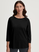 Le mannequin Femme porte le/la T-shirt manche 3/4 en Coton de couleur Noir, Unicolore, de la série Favourites Journey de CALIDA, Vue de face