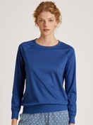 Women model is wearing Shirt long sleeve made of 100% Cotton in Blue, Unicoloured from the Favourites Energy series by CALIDA, Front view