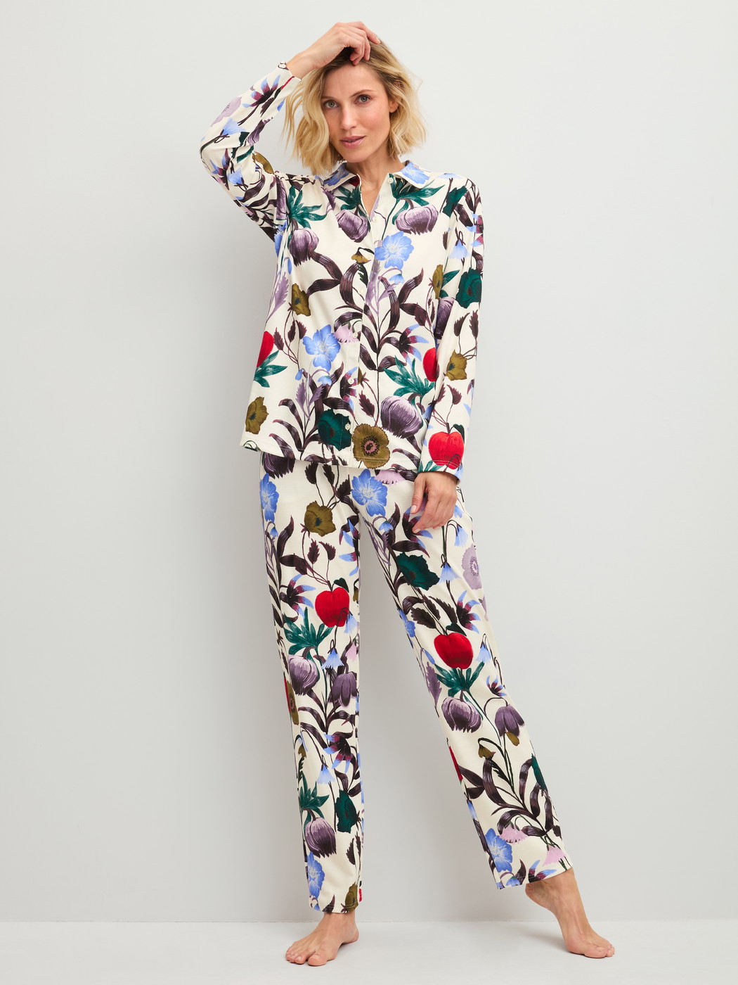 Women model is wearing Long-sleeve shirt with buttons made of 100% Cotton in Beige, Floral from the Alpine M&M series by CALIDA, Outfit