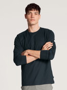 Le mannequin Homme porte le/la T-shirt à manches longues en 100% coton de couleur Bleu, Unicolore, de la série Remix Basic Sleep de CALIDA, Vue de face