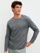 Men model is wearing Shirt long sleeve made of 100% Cotton in Grey, Unicoloured from the RMX Sleep Leisure series by CALIDA, Front view