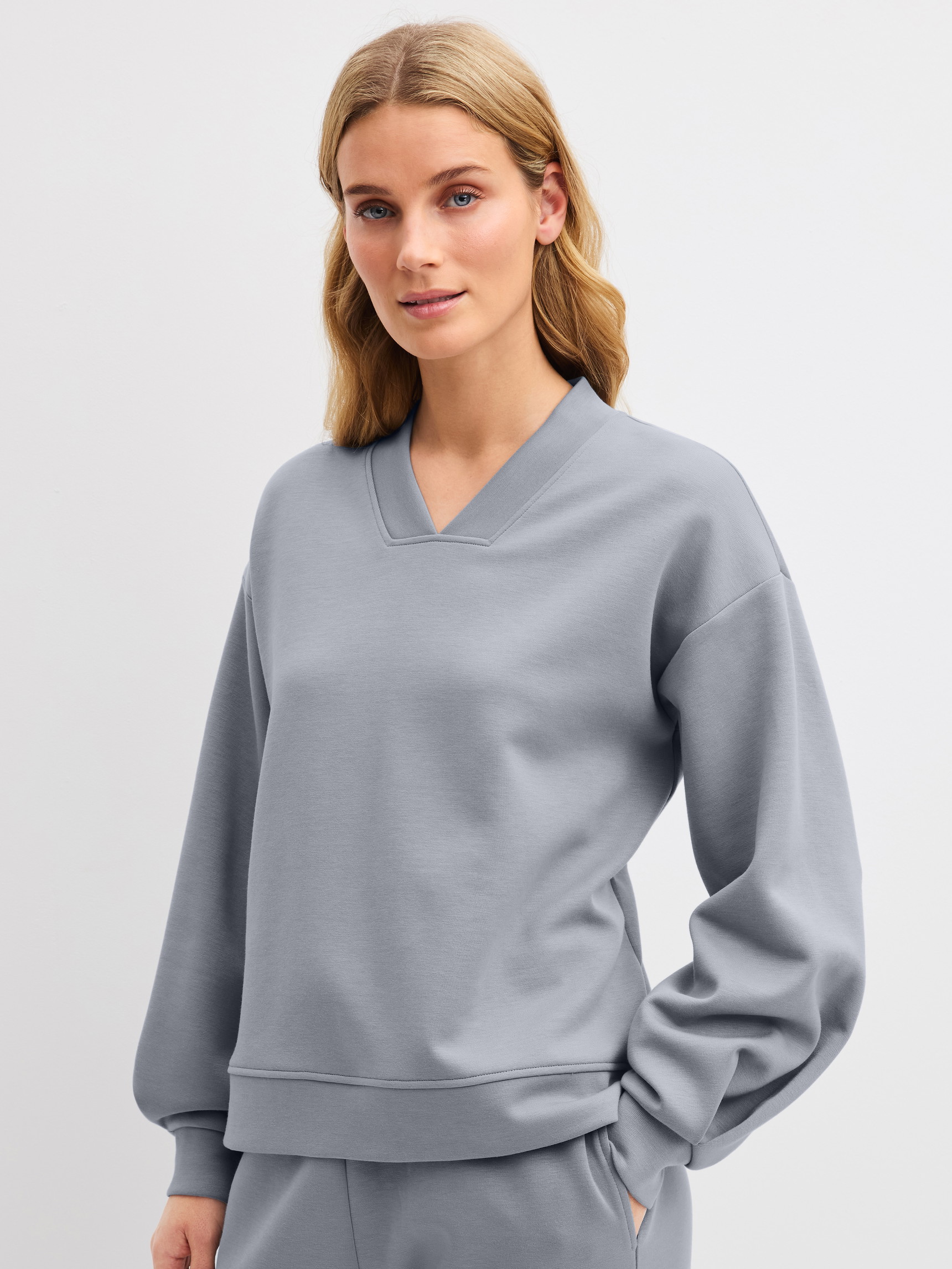 Le mannequin Femme porte le/la  en Coton de couleur Gris, Unicolore, de la série Natural Embrace de CALIDA, Vue de face