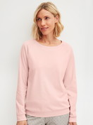 Women model is wearing Long-sleeve shirt with raglan sleeves made of 100% Cotton in Pink, Unicoloured from the Favourites Arts series by CALIDA, Front view