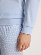 Women model is wearing Long-sleeve shirt with raglan sleeves made of 100% Cotton in Blue, Unicoloured from the Favourites Sleep series by CALIDA, Additional Image