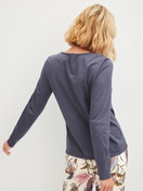Le mannequin Femme porte le/la T-shirt à manches longues en 100% coton de couleur Bleu, Unicolore, de la série Favourites Arts de CALIDA, Vue arrière