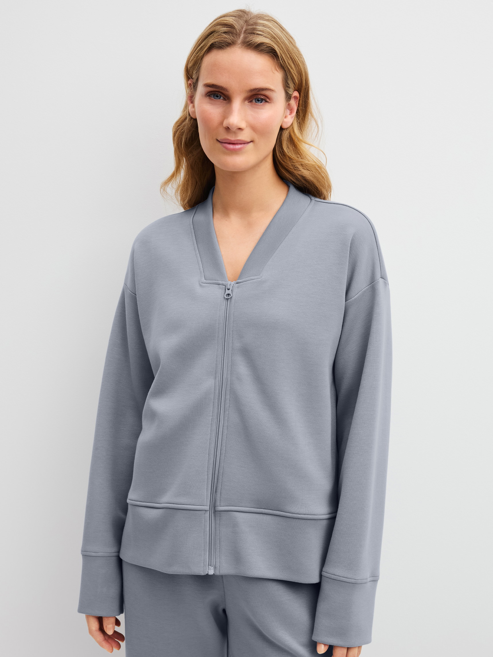 Le mannequin Femme porte le/la  en Coton de couleur Gris, Unicolore, de la série Natural Embrace de CALIDA, Vue de face