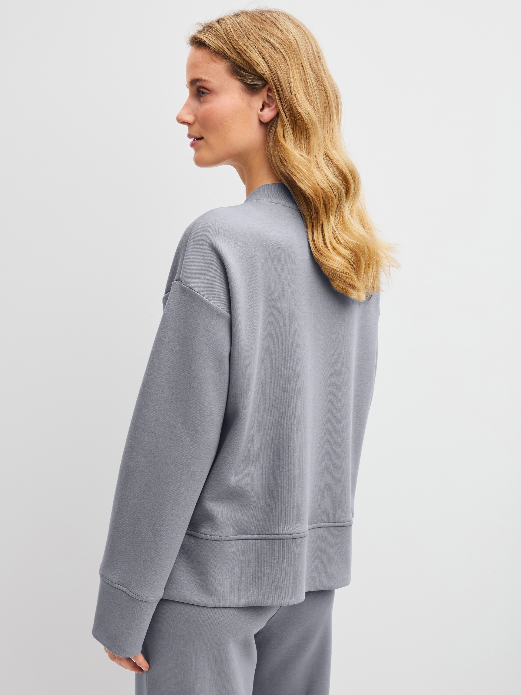 Le mannequin Femme porte le/la  en Coton de couleur Gris, Unicolore, de la série Natural Embrace de CALIDA, Vue arrière