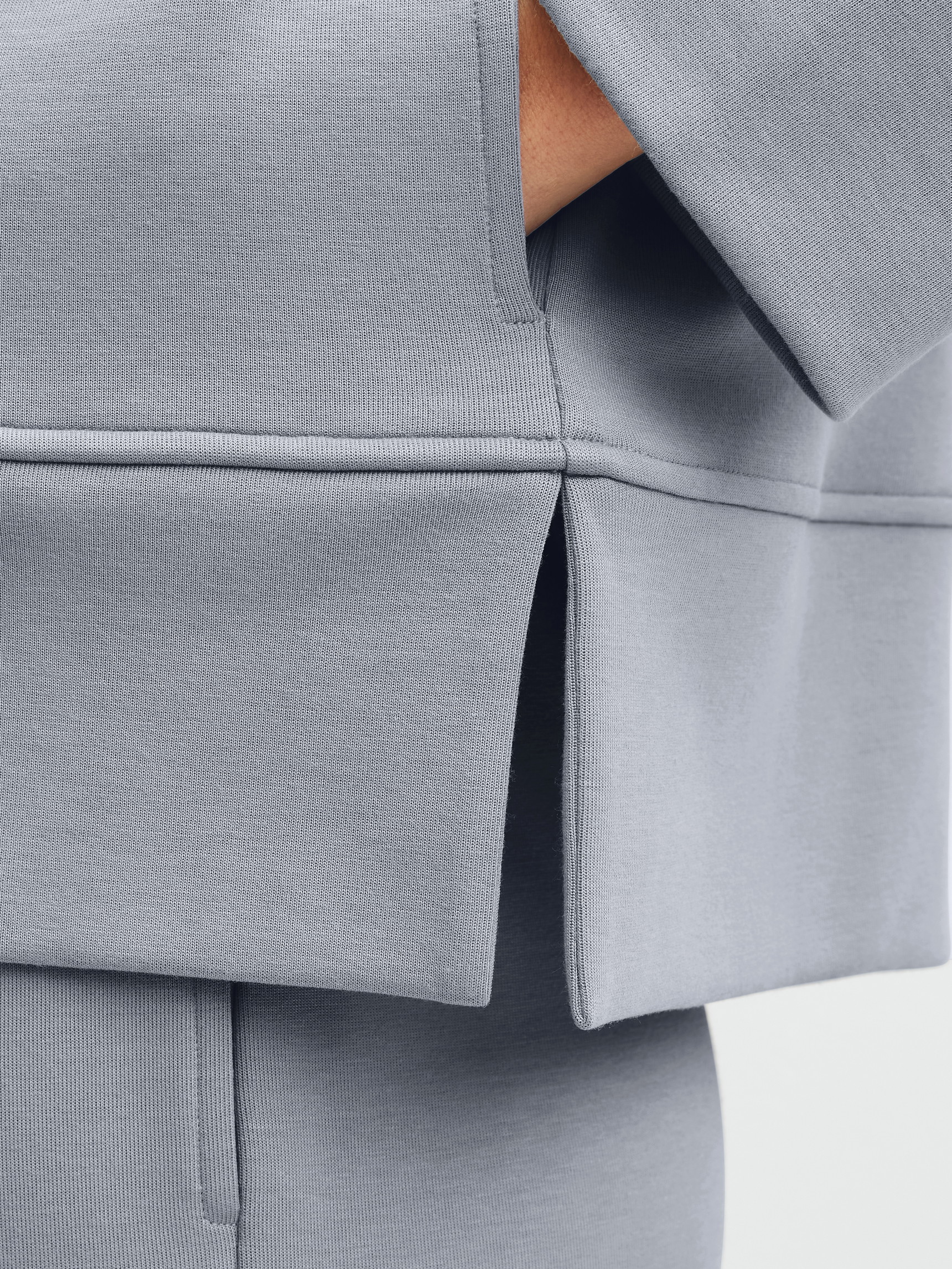 Le mannequin Femme porte le/la  en Coton de couleur Gris, Unicolore, de la série Natural Embrace de CALIDA, Détail