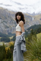 La modella / Il modello Donna indossa  in Cotone di colore Grigio, Tinta unita, della serie Natural Embrace di CALIDA, Immagine aggiuntiva