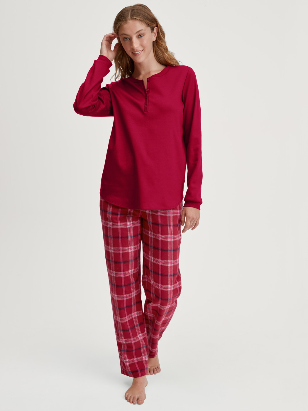 Women model is wearing Shirt long sleeve made of 100% Cotton in Red, Unicoloured from the Favourites Holidays series by CALIDA, Front view