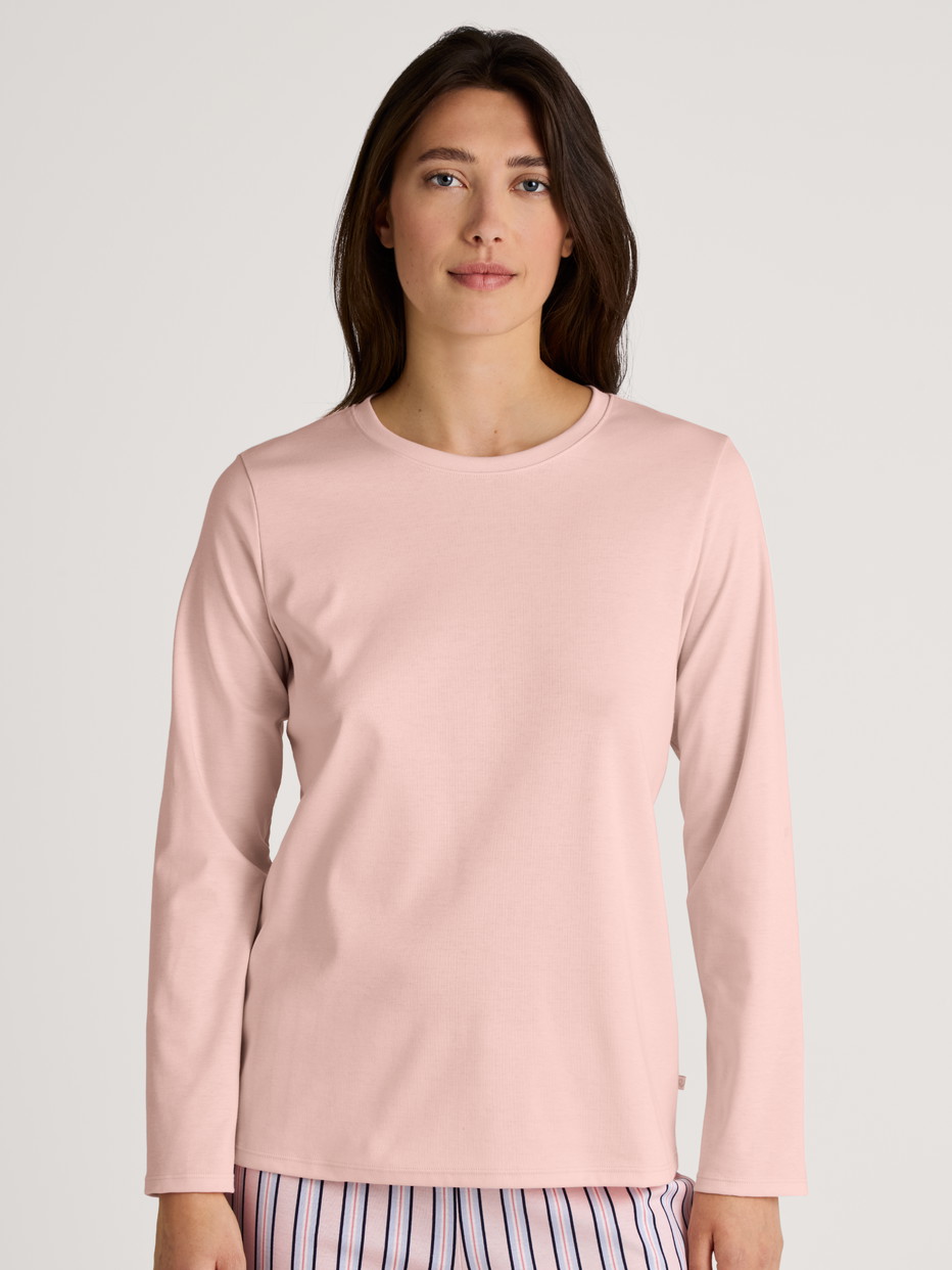 Women model is wearing Shirt long sleeve made of 100% Cotton in Pink, Unicoloured from the Favourites Sleep series by CALIDA, Front view