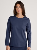 Women model is wearing Shirt long sleeve made of 100% Cotton in Blue, Floral from the Favourites Sleep series by CALIDA, Front view