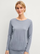 Damen-Model trägt Langarm-Shirt aus Lyocell in Grau, Einfarbig aus Serie DSW Warming von CALIDA, Vorderansicht