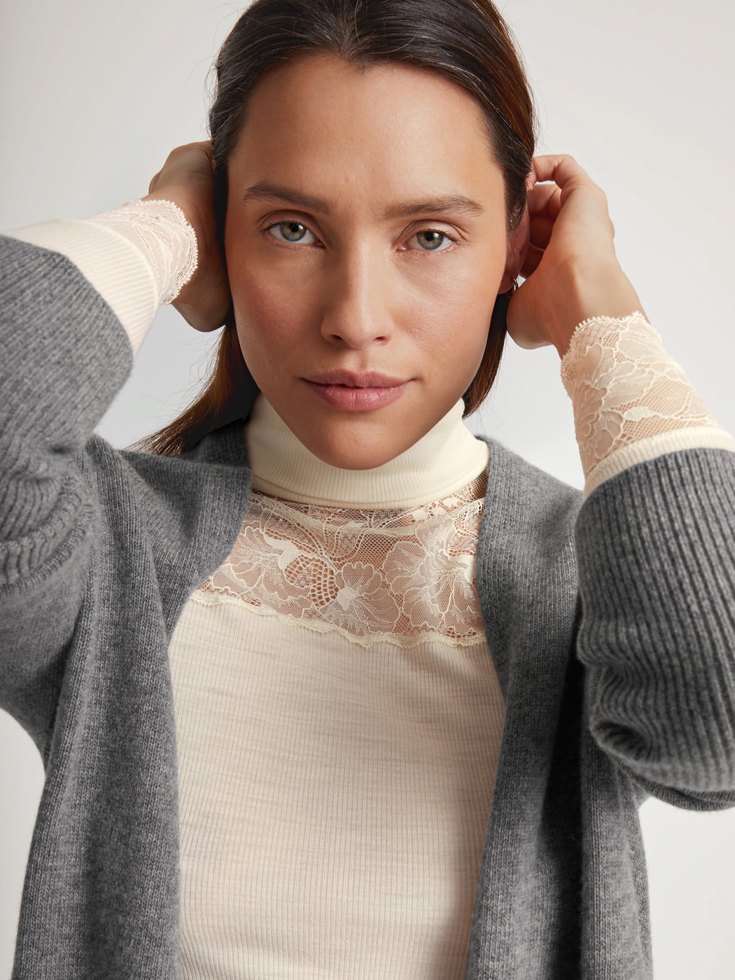 Women model is wearing Cardigan made of merino wool made of Wool in Grey, Unicoloured from the The Cosy Collection series by CALIDA