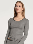 Women model is wearing Shirt long sleeve made of Wool in Grey, Unicoloured from the True Confidence series by CALIDA, Front view
