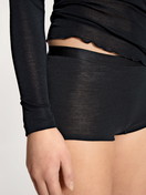 Femme - T-shirt à manches longues en Laine de couleur Noir, Unicolore, de la série True Confidence de CALIDA, Détail