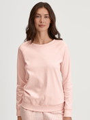 Le mannequin Femme porte le/la T-shirt à manches longues en 100% coton de couleur Rose, Unicolore, de la série Favourites Universe de CALIDA, Vue de face