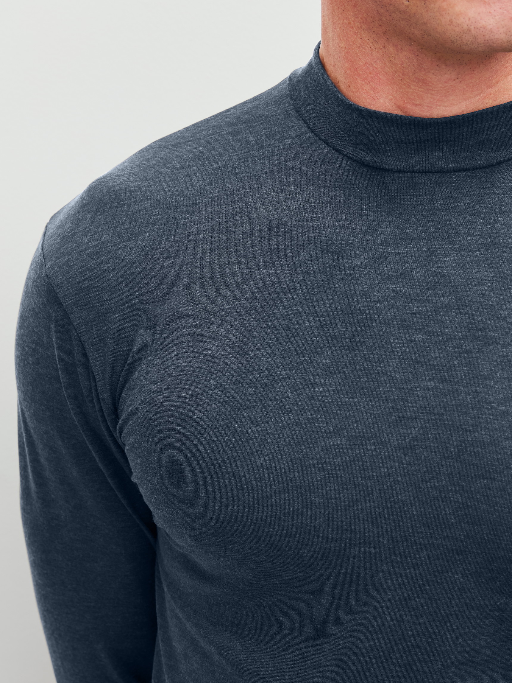 Men model is wearing  made of Lyocell in Grey, Unicoloured from the Sporty Warming series by CALIDA, Detail