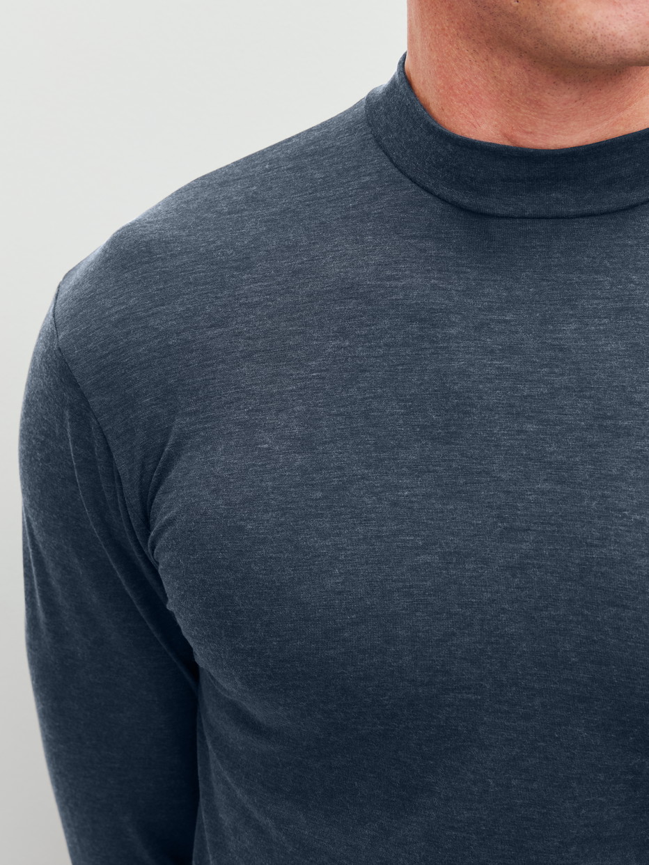Men model is wearing  made of Lyocell in Grey, Unicoloured from the Sporty Warming series by CALIDA, Detail