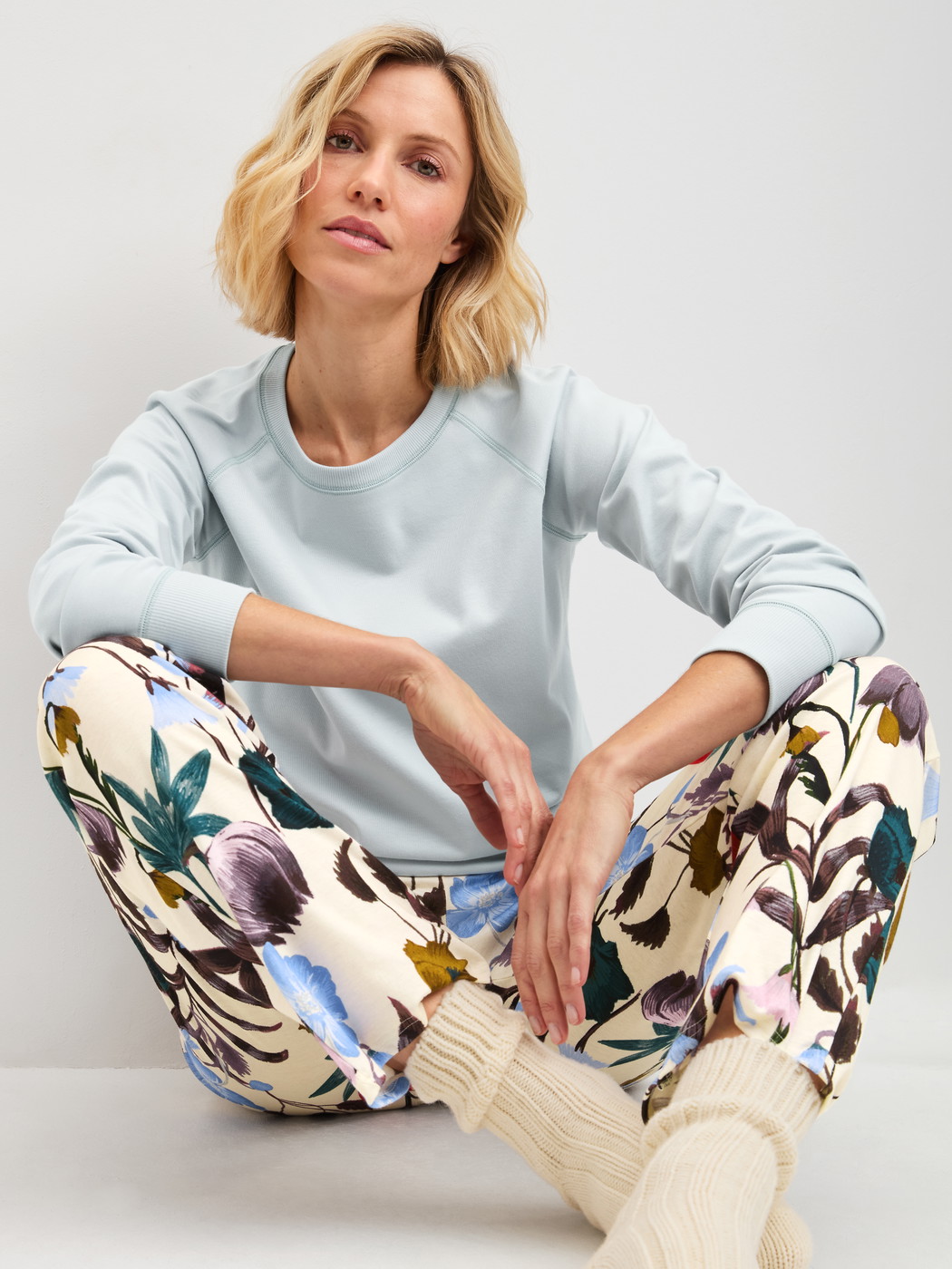 Women model is wearing Long-sleeve shirt made of 100% Cotton in Blue, Unicoloured from the Alpine M&M series by CALIDA, Additional Image