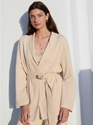 Le mannequin Femme porte le/la Veste en Modal de couleur Beige, Unicolore, de la série Lounge Cosy de CALIDA, Vue de face
