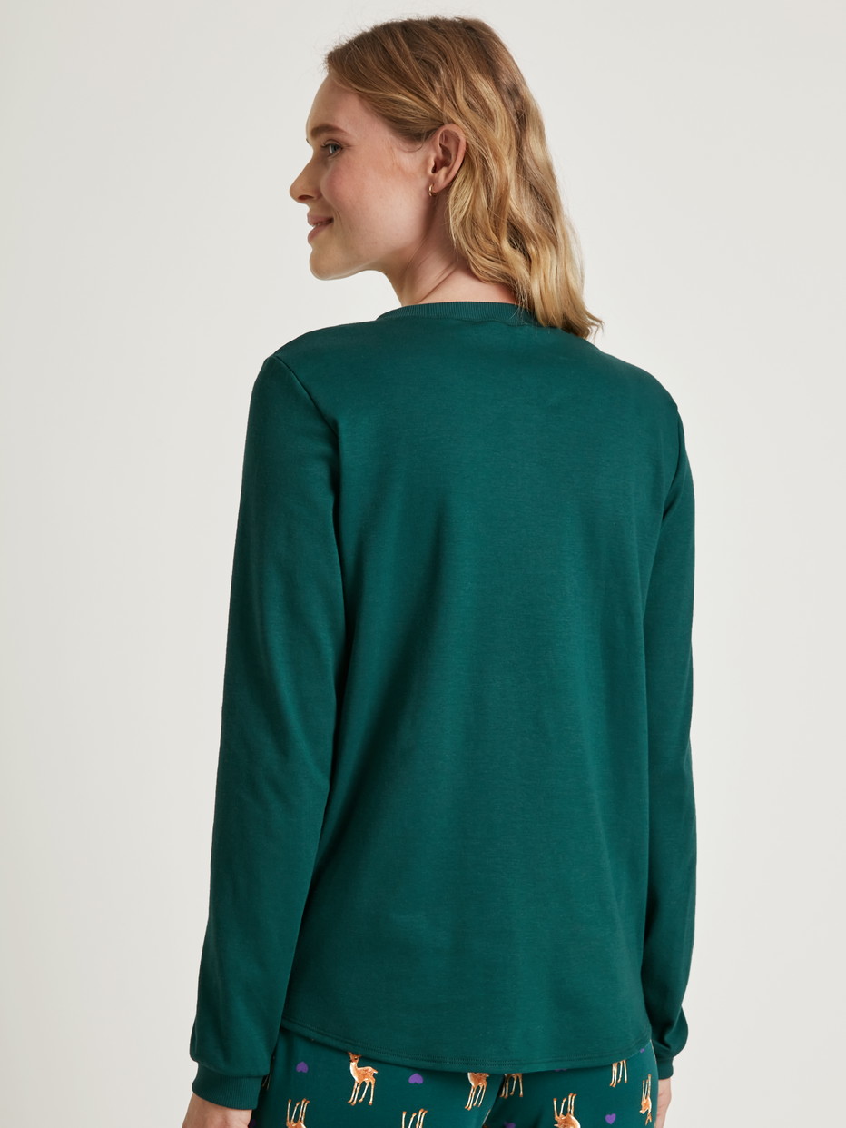 Women model is wearing Shirt long-sleeve made of 100% Cotton in Green, Unicoloured from the Favourites Holidays series by CALIDA, Back view