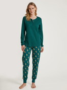 Women model is wearing Shirt long-sleeve made of 100% Cotton in Green, Unicoloured from the Favourites Holidays series by CALIDA, Outfit