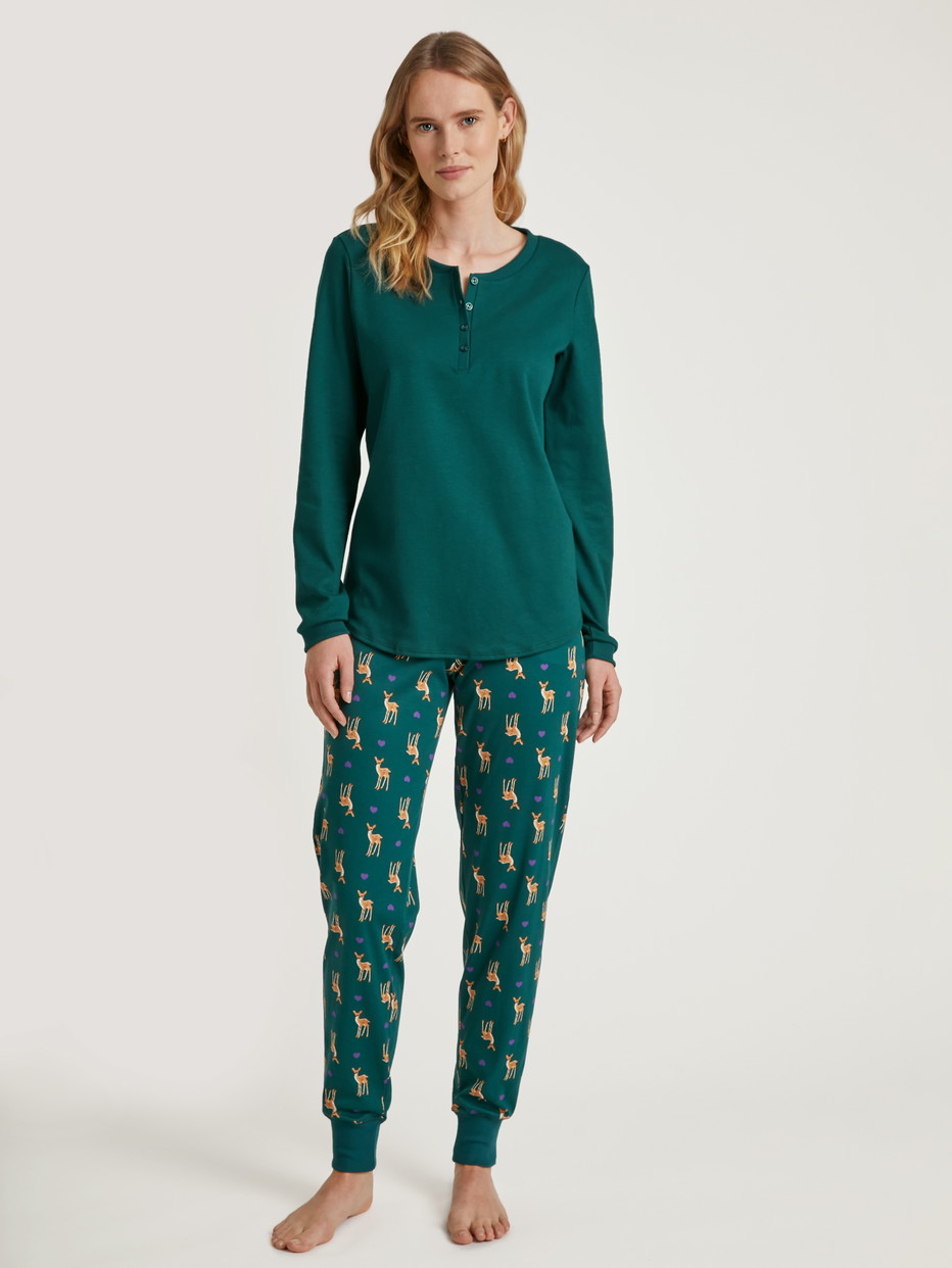 Women model is wearing Shirt long-sleeve made of 100% Cotton in Green, Unicoloured from the Favourites Holidays series by CALIDA, Outfit