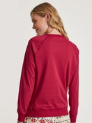 Damen-Model trägt Langarm-Shirt aus 100% Baumwolle in Rot, Einfarbig aus Serie Favourites Holidays von CALIDA, Rückansicht