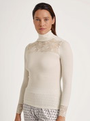 Women model is wearing Long-sleeve turtleneck shirt in wool-silk made of Wool in Beige, Lace from the Silky Wool Glam series by CALIDA, Front view