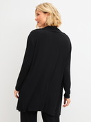 La modella / Il modello Donna indossa Kimono in TENCEL™ Modal in Modal di colore Nero, Tinta unita, della serie Feminine Lounge di CALIDA, Vista posteriore